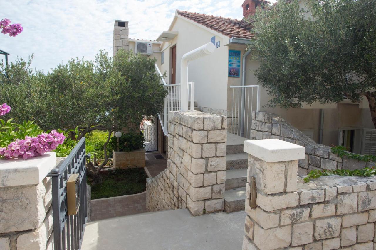 Apartment Damir Postira Exterior photo