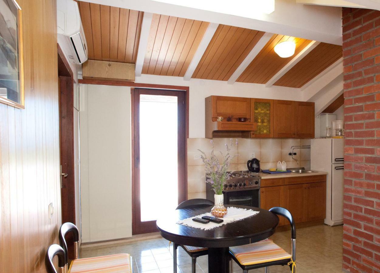 Apartment Damir Postira Exterior photo